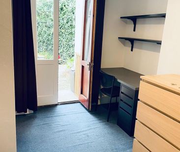 6 bedroom house to rent - Photo 2