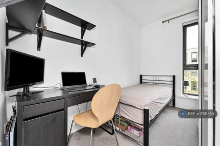 4 bedroom end of terrace house to rent - Photo 3