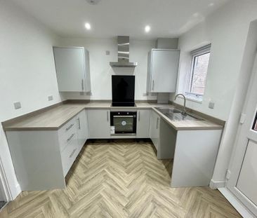 2 bedroom end of terrace house to rent - Photo 1