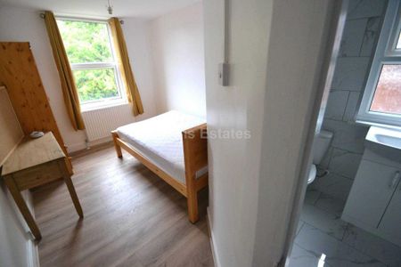 6 bedroom terraced house to rent - Photo 4