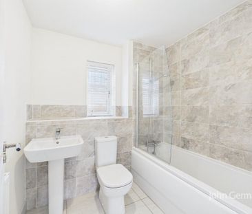 3 bedroom semi-detached to let - Photo 3