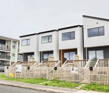Charming 2-Bedroom Townhouse for Rent in Otara - Photo 5
