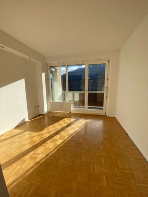 Helle 2-Zimmer-Wohnung im Obergeschoss mit Balkon - Foto 1