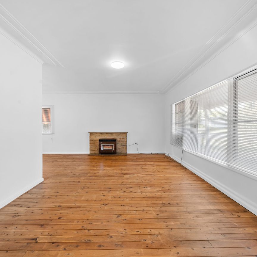 42 Nixon Cres, Tolland NSW 2650 - Photo 1