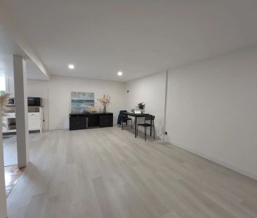 Spacious fully furnished BSMT room for rent| $600 inclusive | NW ne... - Photo 1