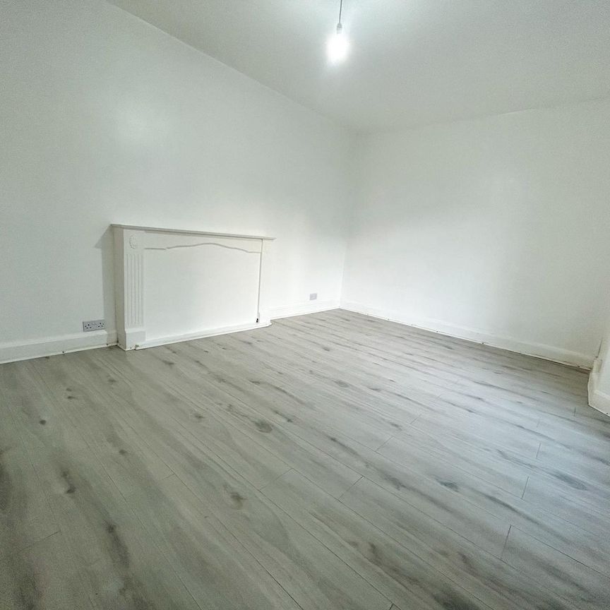 1 Bedroom Flat To Let - HP11 - Photo 1