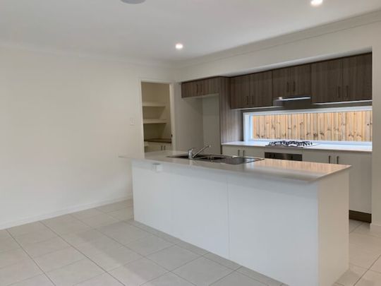 69 Flametree Circuit, Arundel - Photo 1