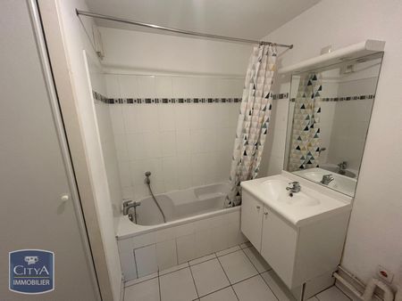 Location Appartement 2 pièces 48m² LILLE 59000 - Photo 4