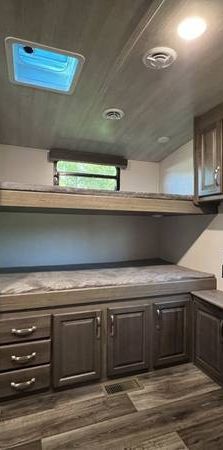 2 bedroom trailer - Photo 1