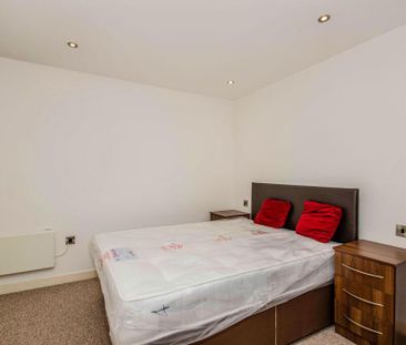 2 bedroom flat to rent - Photo 2
