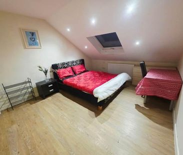1 bedroom in a house share to rent - Photo 3