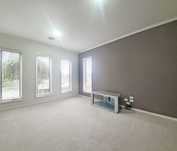 Spacious Family Living in Sought-After Tarneit Location - Photo 3