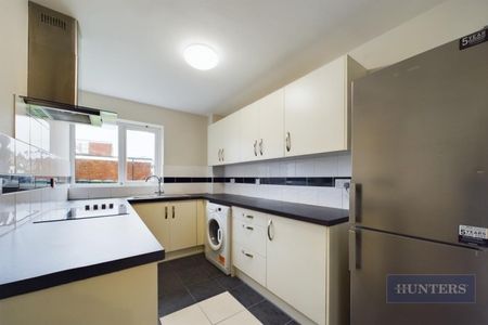 1 bedroom Flat To Let - Photo 3