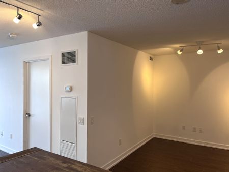 For Lease - 121 McMahon Drive Unit# 1810, Toronto, Ontario - Photo 2