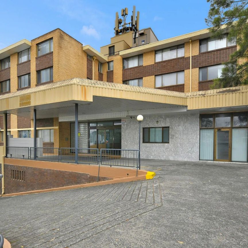 Fully-Furnished Studio Apartment in Heart of Lower North Shore - Photo 1