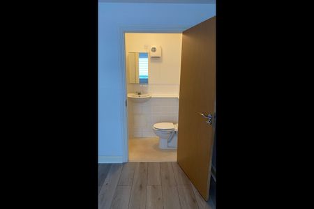 2 Bed Flat, London, N13 - Photo 3