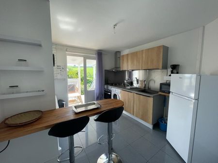 Location Appartement 1 pièce Meublé 27m² ST PIERRE 97410 - Photo 2