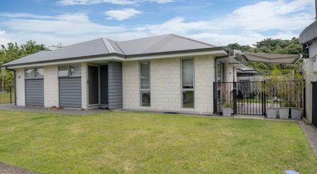 The Two Bedroom Charmer - Photo 3