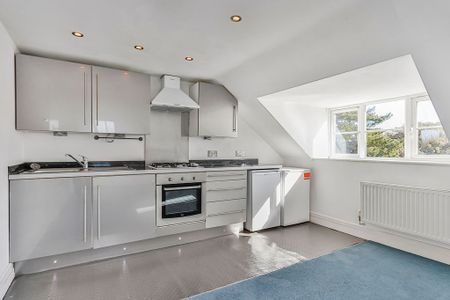 The Crescent, Bournemouth - Photo 2