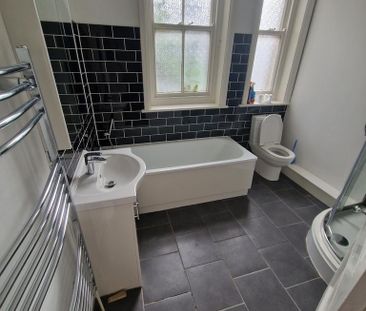 3 bedroom flat to rent - Photo 6