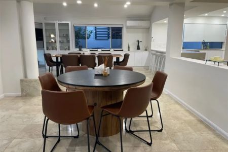 Prestige Waterfront Living | 5 Bedroom, Fully Furnished Residence | Runaway Bay Islands - Photo 4