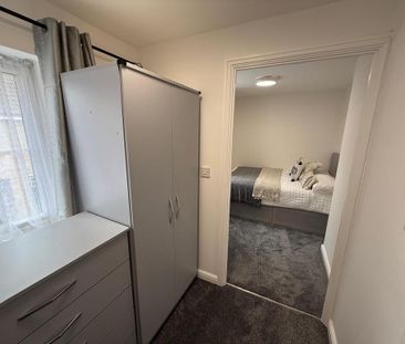 1 bedroom in a house share to rent - Photo 5