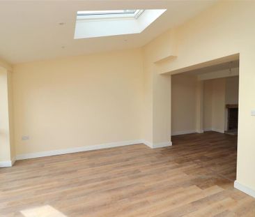4 bedroom semi-detached house to rent - Photo 5