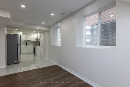 Property For Lease | W9270285 - Photo 4