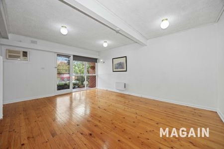 Townhouse in great location - Photo 3