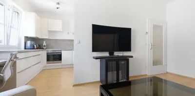 2-Zimmer-Wohnung, neu saniert und vollmöbliert, mit Lift in Wien-Margareten - Photo 2