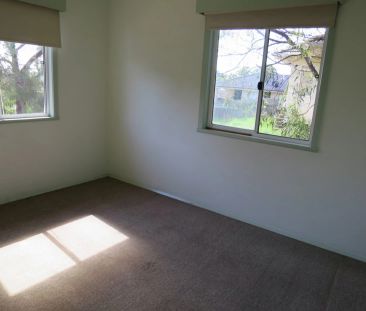 13 Yarrinup Avenue, Chadstone VIC 3148 - House For Rent | Domain - Photo 2