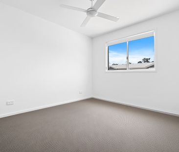 Brand-New Townhouse – Stylish, Modern & Ready to Move In! - Photo 2