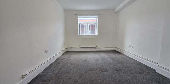 High Street, Berkshire, SL1 - Photo 2