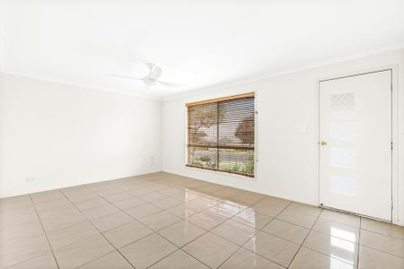 8 Rushlands Street, Glenvale - Photo 2