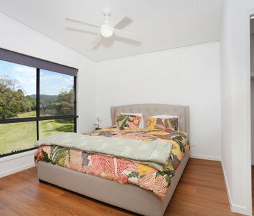 5 BEDROOM HOME WITH FREE STANDING ONE BEDROOM GRANNY - Photo 4