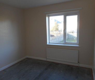 2 bedroom semi-detached house to rent - Photo 4