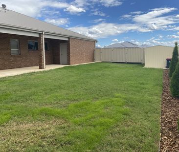 5 Colac Close, KIALLA VIC 3631 - Photo 2