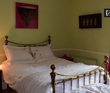 Decorated room in 5-bedroom apartment in Churchtown, Dublin - Photo 5