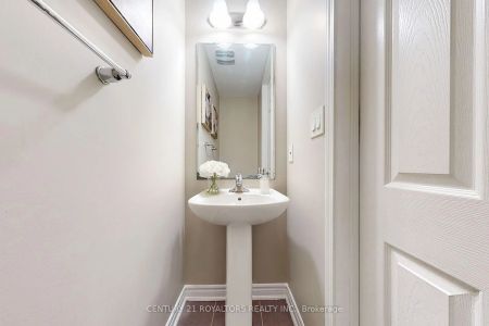 Detached Home For Lease | W9031533 - Photo 2