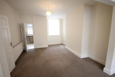 2 bedroom terraced house to rent - Photo 4