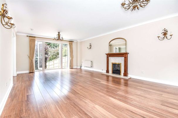 Stylish and spacious family home situated in a popular area of Sevenoaks - Photo 1