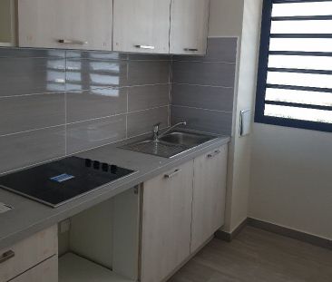 Location Appartement 3 pièces 67m² LE TAMPON 97430 - Photo 2