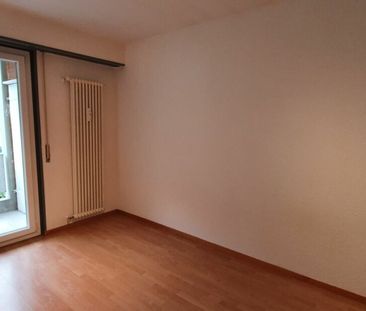 4.5 pces spacieux avec balcon et place de parc près de l'école - Photo 3
