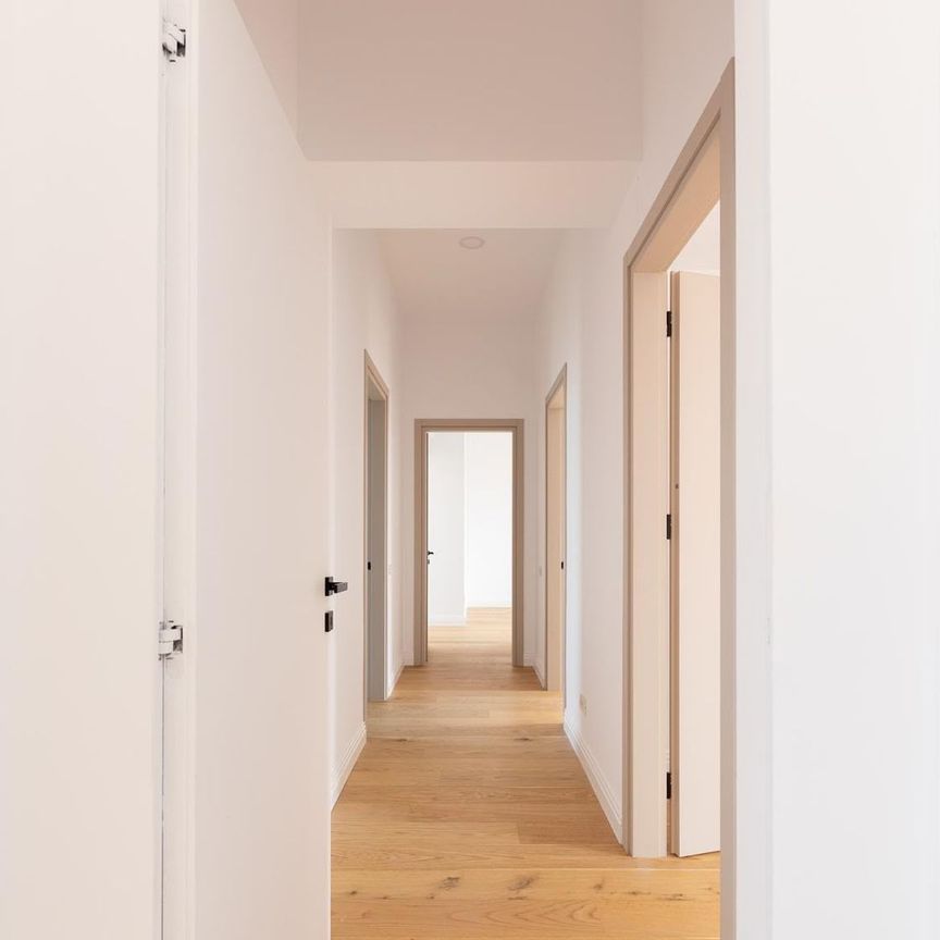 AVIATIEI BLOC NOU BOUTIQUI APARTAMENT 4 CAMERE LOC PARCARE - Photo 1
