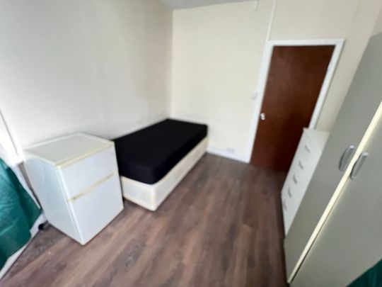 Room in a Shared Flat, Manor Drive, HA9 - Photo 1
