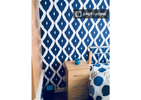 Room for rent in 3-bedroom apartment in Beaumont, Dublin - Photo 5