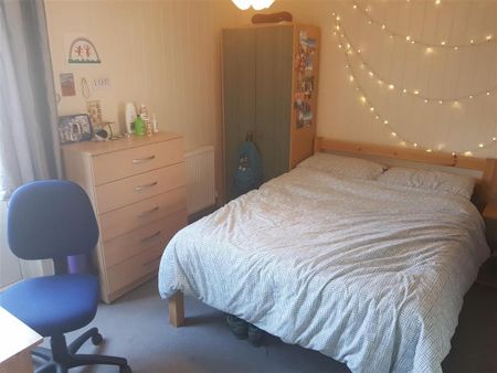 3 bedroom apartment to rent - Photo 3