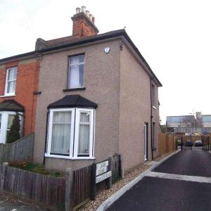 Epsom, Surrey, KT18 - Photo 2