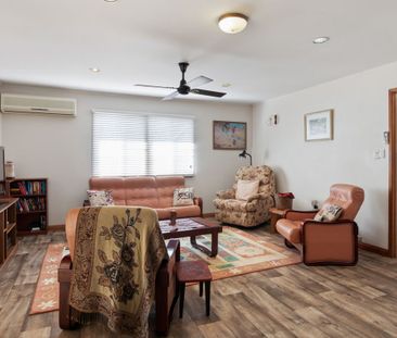 Multiple Living/Entertaining Areas | 1012sqm block - Photo 3