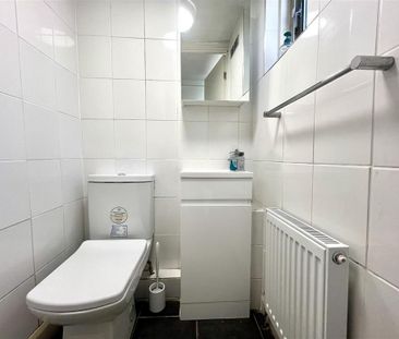 1 bedroom in a house share to rent - Photo 6